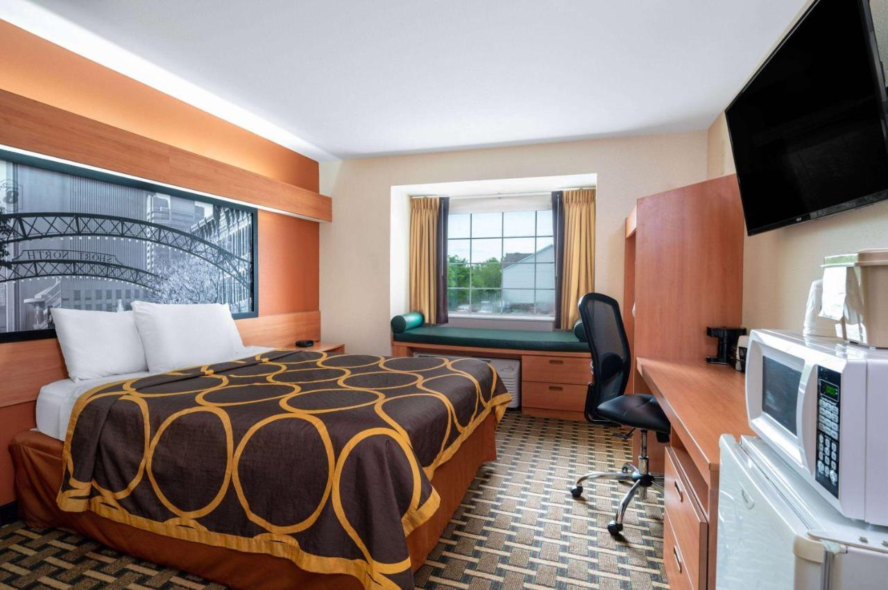 Super 8 By Wyndham Columbus West Hotel Bagian luar foto