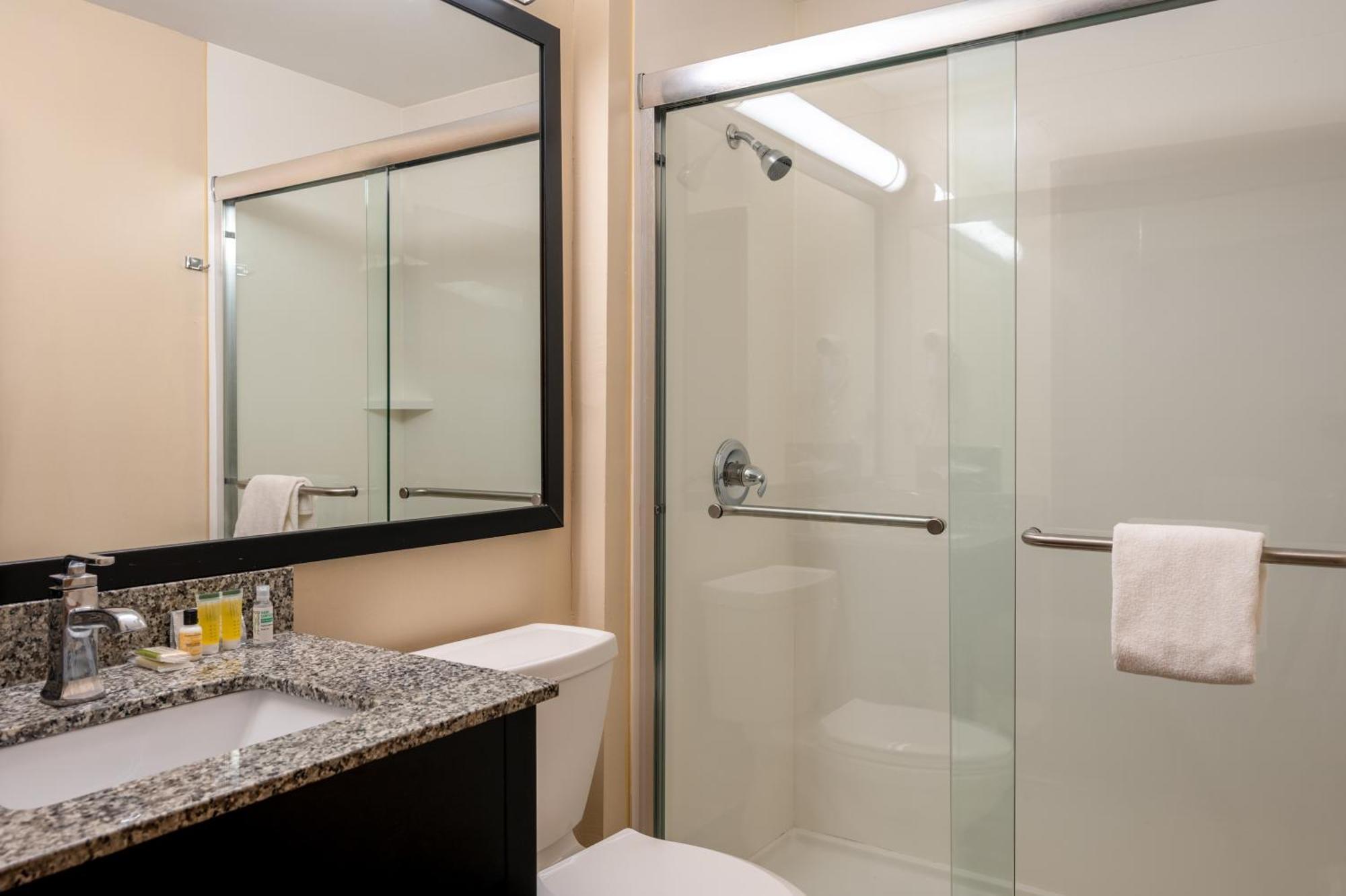 Super 8 By Wyndham Columbus West Hotel Bagian luar foto