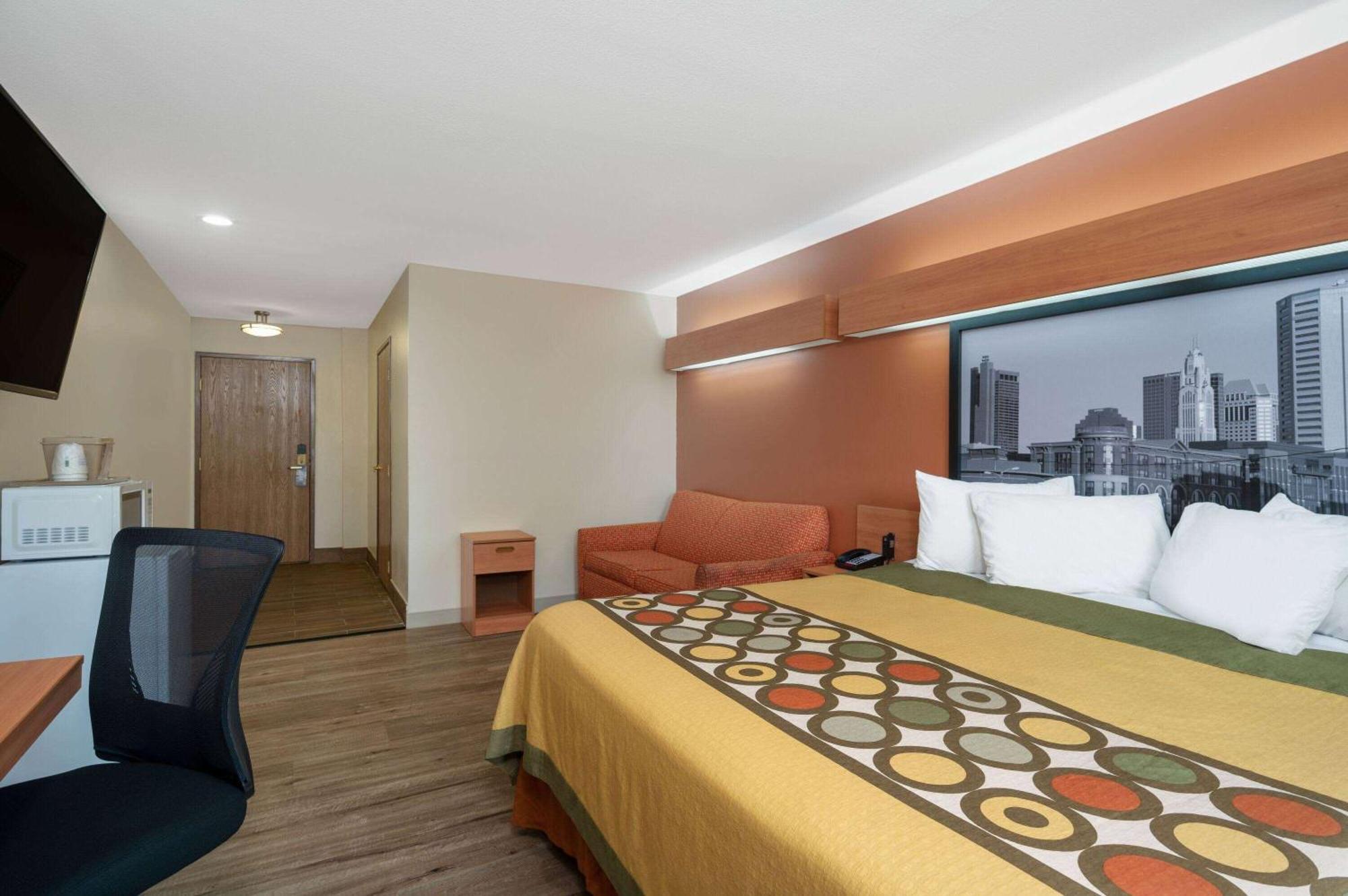 Super 8 By Wyndham Columbus West Hotel Bagian luar foto